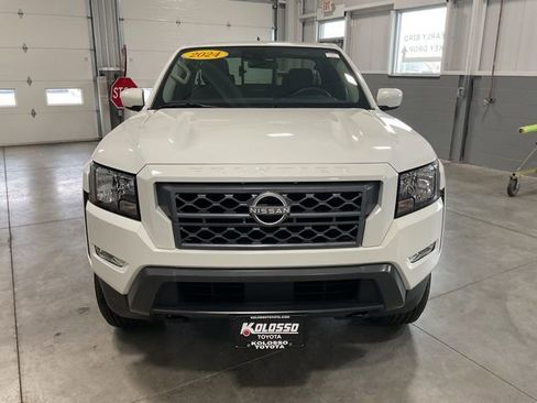 Used 2024 Nissan Frontier SV w/ SV Convenience Package image 2