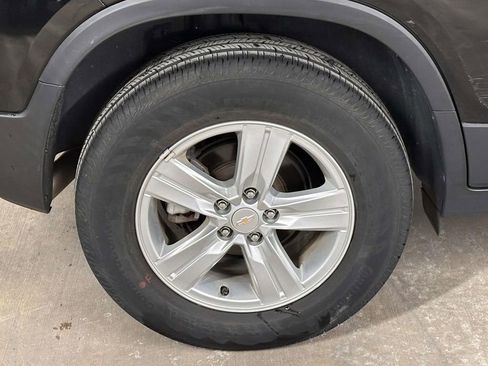 Used 2022 Chevrolet Trax LS w/ Tint and Cruise Package AWD/4WD image 12