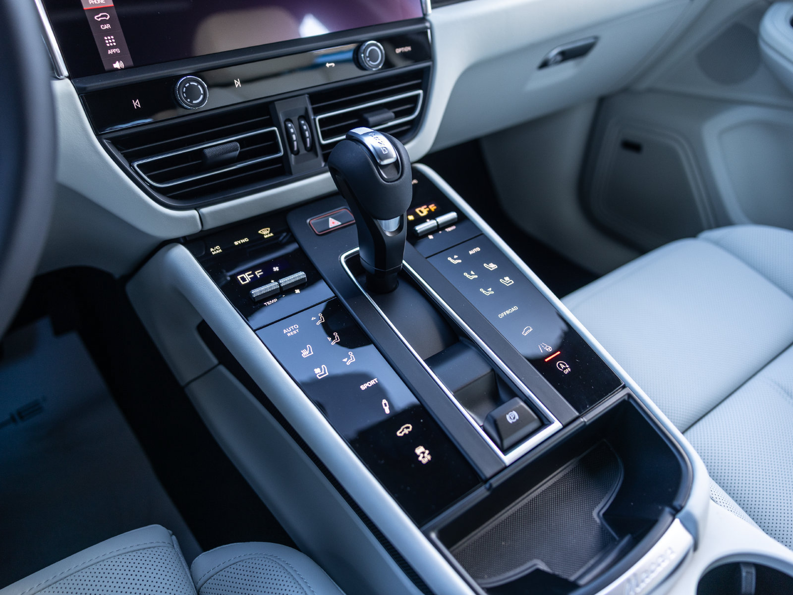 Certified 2026 Porsche Macan S AWD/4WD image 30