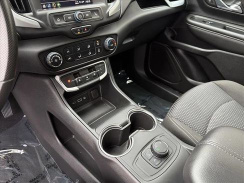 Used 2024 GMC Terrain SLE image 20