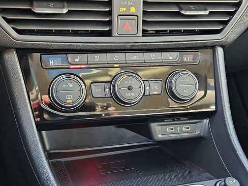 Used 2024 Volkswagen Jetta SEL image 16