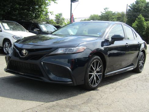 Used 2021 Toyota Camry SE FWD image 3