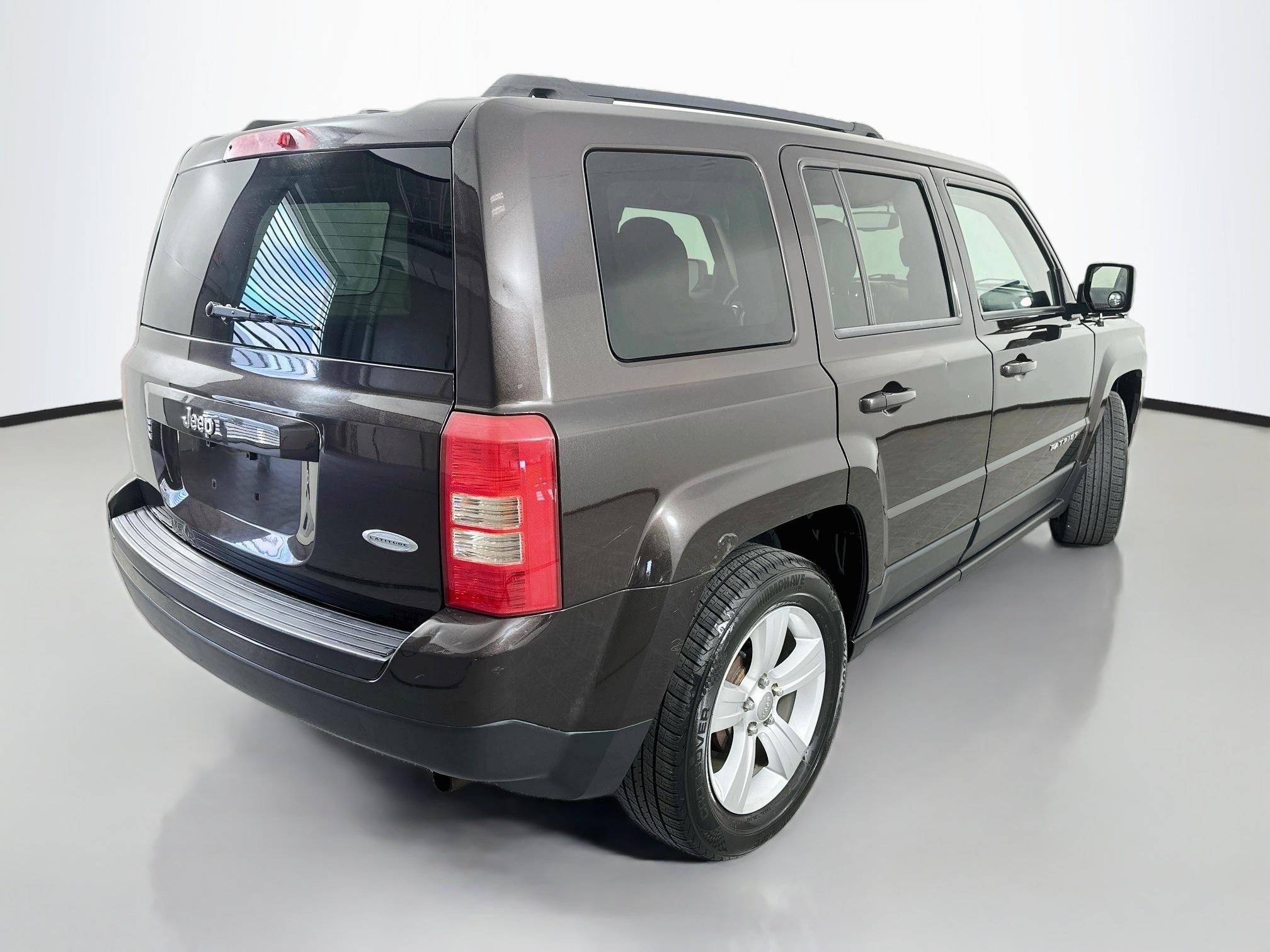 Used 2014 Jeep Patriot Latitude FWD image 7