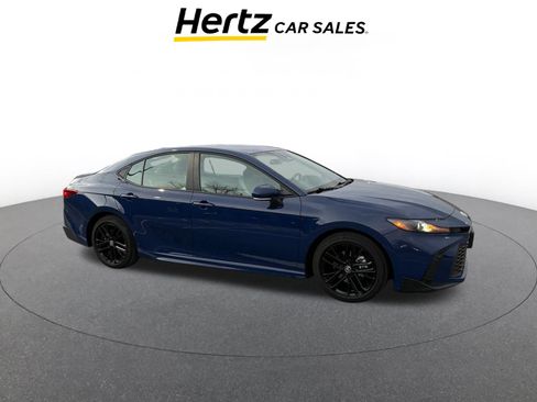 Used 2025 Toyota Camry SE image 1