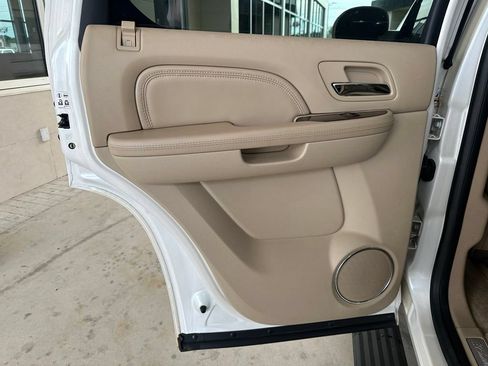 Used 2011 Cadillac Escalade Premium RWD image 24