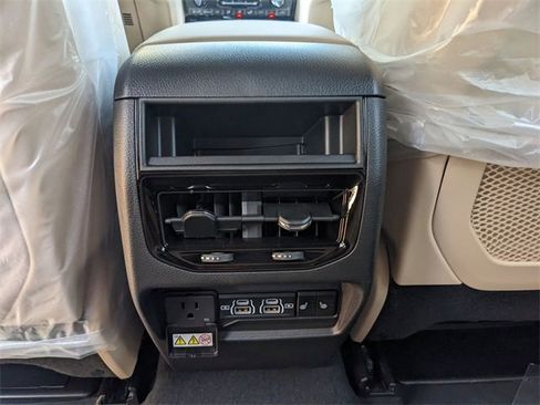 New 2025 Jeep Grand Cherokee Limited image 12