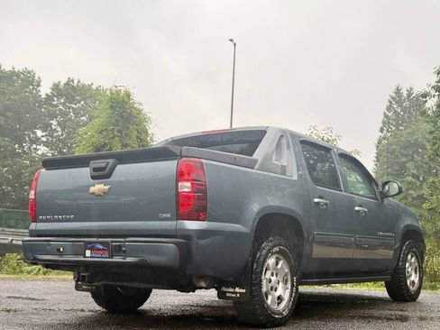 Used 2009 Chevrolet Avalanche LS AWD/4WD image 11