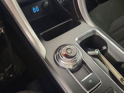 Used 2020 Ford Fusion SE image 18