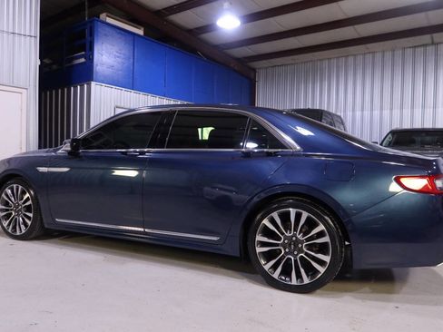 Used 2017 Lincoln Continental Select image 2