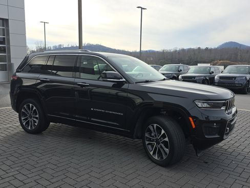 Used 2022 Jeep Grand Cherokee Overland image 3