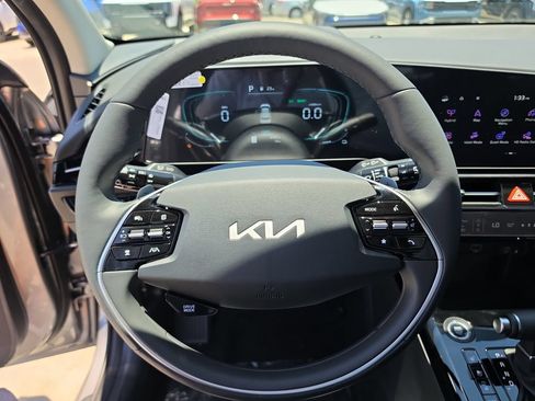 New 2026 Kia Niro FWD image 30