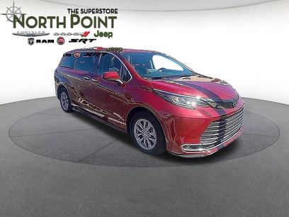 Used 2022 Toyota Sienna XLE