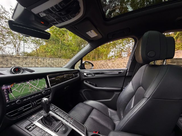 Used 2023 Porsche Macan AWD/4WD image 22
