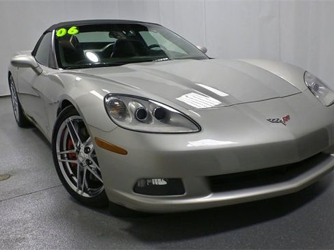 Used 2006 Chevrolet Corvette Base w/ Preferred Equipment Group image 2