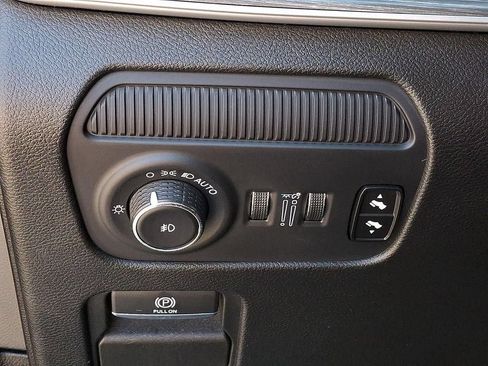 Used 2024 Jeep Wagoneer Series III AWD/4WD image 30
