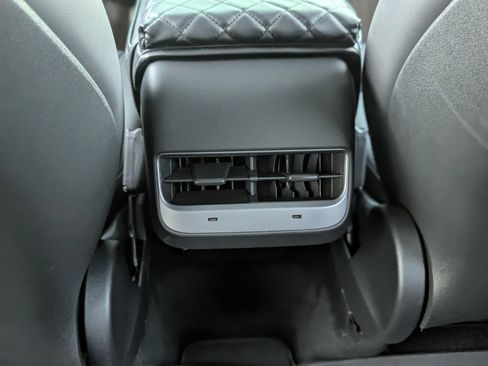 Used 2025 Tesla Model Y Performance AWD/4WD image 28