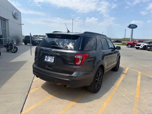 Used 2018 Ford Explorer XLT w/ Equipment Group 202A AWD/4WD image 7