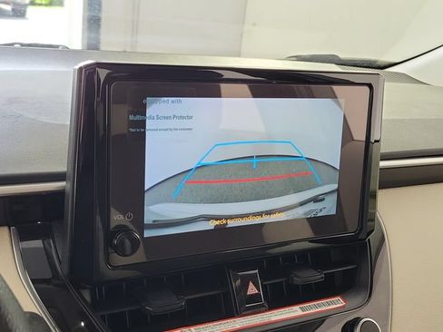 Used 2025 Toyota Corolla LE FWD image 29