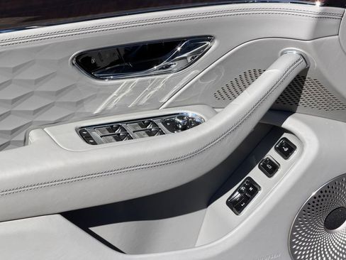 New 2025 Bentley Flying Spur Plug-In Hybrid image 19