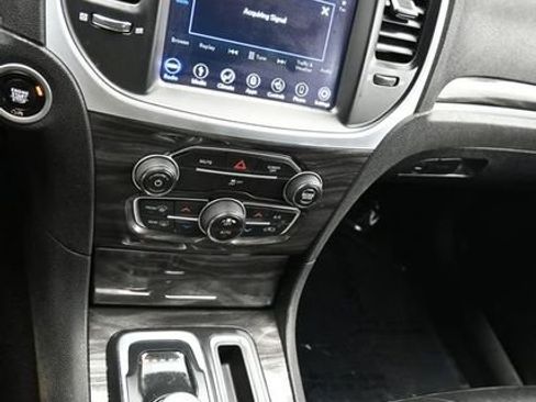 Used 2019 Chrysler 300 Touring L w/ Quick Order Package 22F image 25