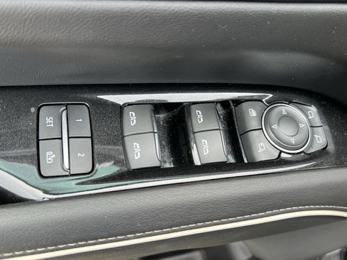 Used 2022 Cadillac Escalade Luxury w/ LPO, Illumination Package AWD/4WD image 15