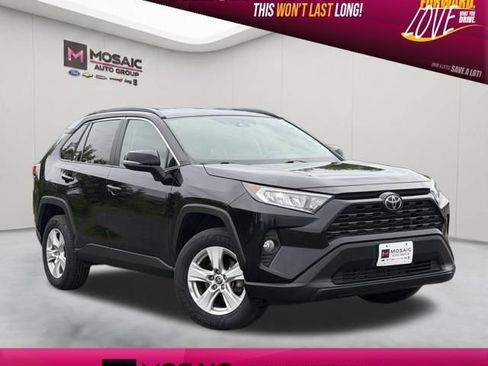 Used 2021 Toyota RAV4 XLE AWD/4WD image 1