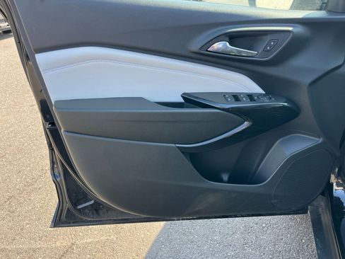 Used 2025 Chevrolet Trax LT image 18