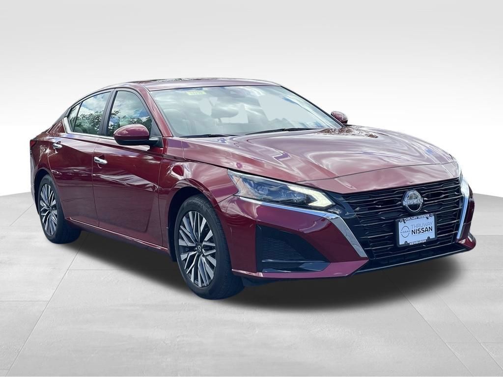 Certified 2023 Nissan Altima 2.5 SV w/ SV Premium Package AWD/4WD image 3