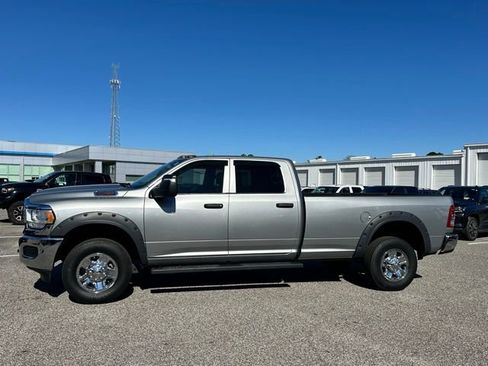 Used 2024 RAM 2500 Tradesman w/ Chrome Appearance Group image 5