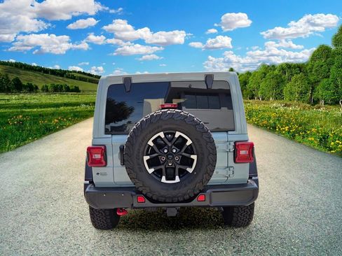 Used 2024 Jeep Wrangler Unlimited Rubicon w/ Technology Group AWD/4WD image 5