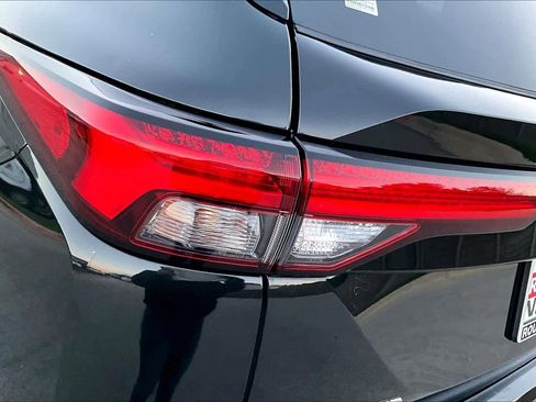 Used 2023 Mitsubishi Outlander SE image 27