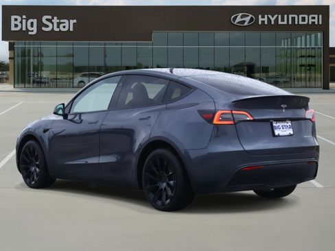Used 2023 Tesla Model Y Long Range image 3