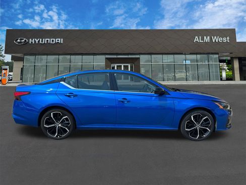 Used 2025 Nissan Altima 2.5 SR FWD image 4