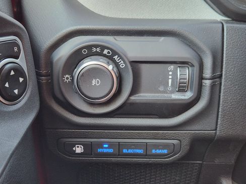 Used 2024 Jeep Wrangler Unlimited Sahara AWD/4WD image 31