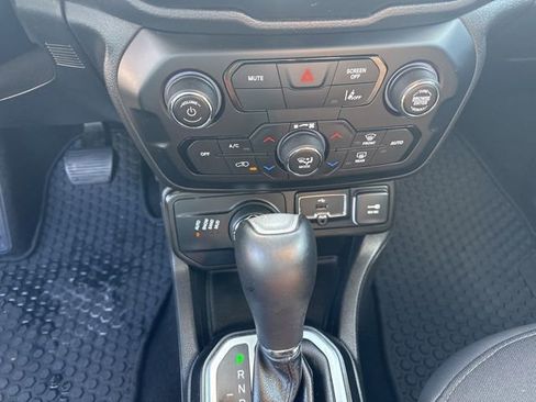 Used 2023 Jeep Renegade Latitude image 20