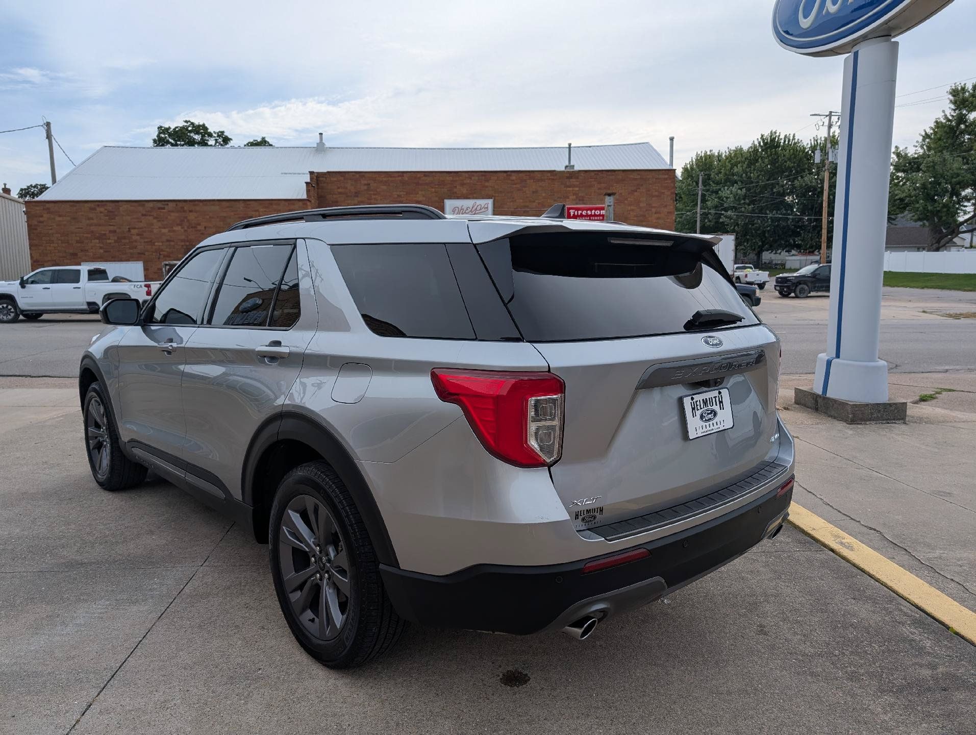 Used 2024 Ford Explorer XLT w/ Equipment Group 202A AWD/4WD image 8