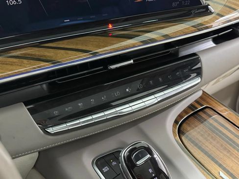 Used 2022 Cadillac Escalade ESV Premium Luxury Platinum AWD/4WD image 23
