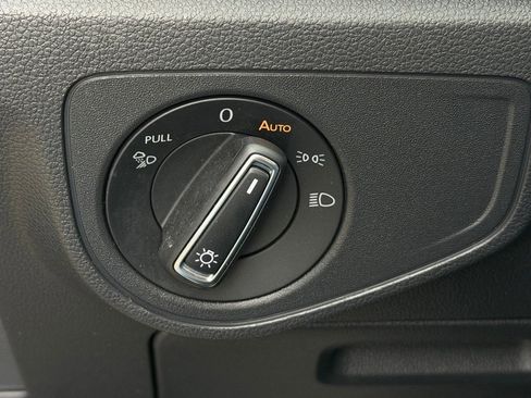 Used 2022 Volkswagen Atlas Cross Sport SE image 22