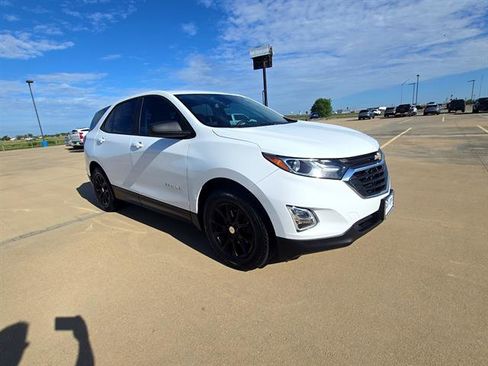 Used 2021 Chevrolet Equinox LS w/ LS Convenience Package image 3