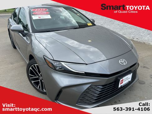 Certified 2025 Toyota Camry XLE FWD image 1