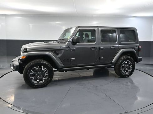 Used 2025 Jeep Wrangler Unlimited Sahara w/ Technology Group AWD/4WD image 12