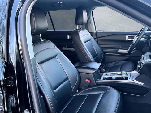 Certified 2023 Ford Explorer XLT w/ Equipment Group 202A image 7