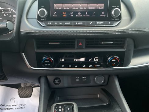 Used 2025 Nissan Rogue SV FWD image 27
