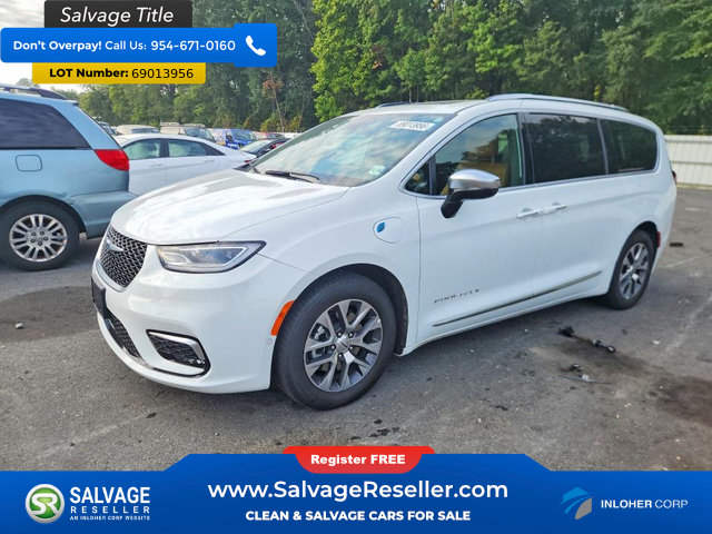 Used 2023 Chrysler Pacifica Pinnacle FWD image 1