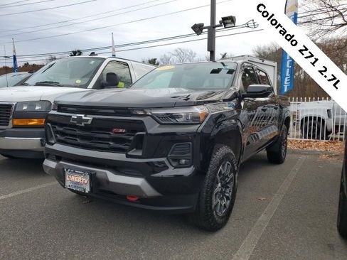 Used 2023 Chevrolet Colorado Z71 image 2