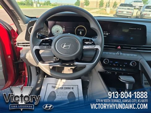 Used 2024 Hyundai Elantra SEL FWD image 12