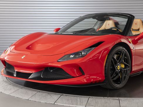 Used 2021 Ferrari F8 Tributo RWD image 12