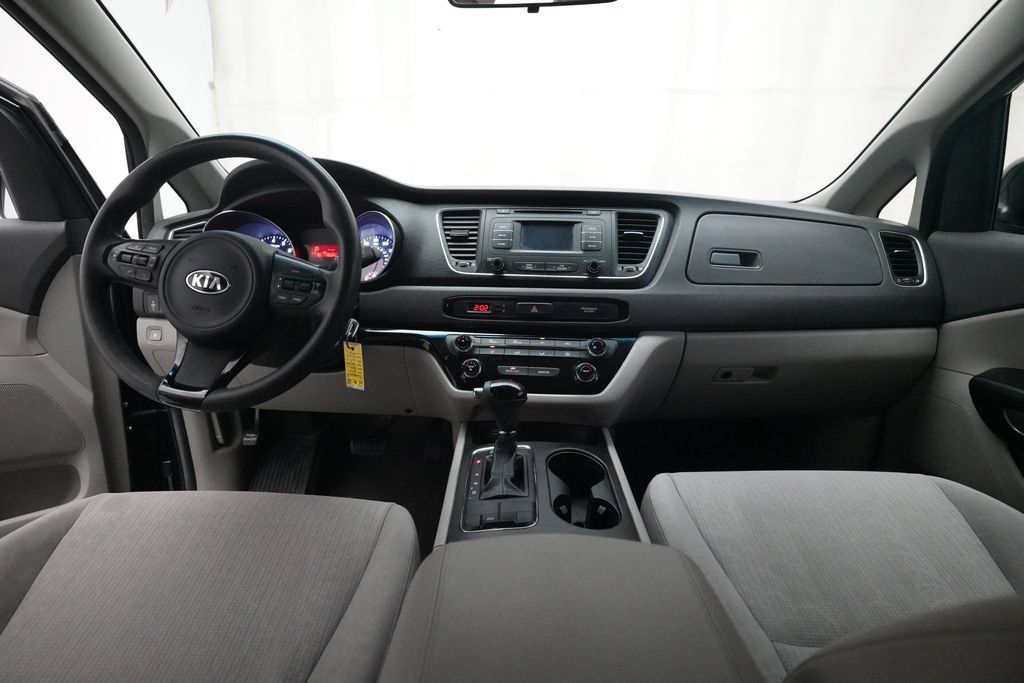 Used 2016 Kia Sedona LX FWD image 5