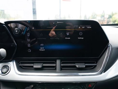 Used 2025 Chevrolet Trax LT FWD image 14