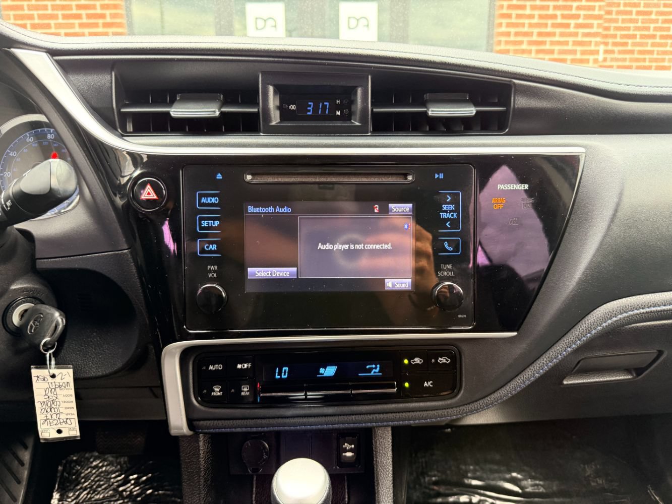 Used 2017 Toyota Corolla SE w/ Carpet Mat Package (TMS) FWD image 14
